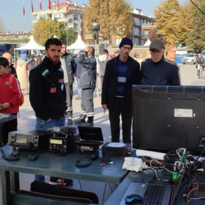 svg+xml,%3Csvg%20xmlns%3D%22http%3A%2F%2Fwww.w3 12 Kasım 2022 Ulusal Deprem Tabikatı.