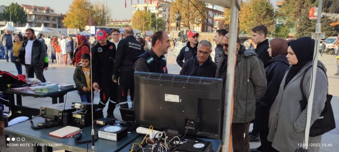 svg+xml,%3Csvg%20xmlns%3D%22http%3A%2F%2Fwww.w3 12 Kasım 2022 Ulusal Deprem Tabikatı.