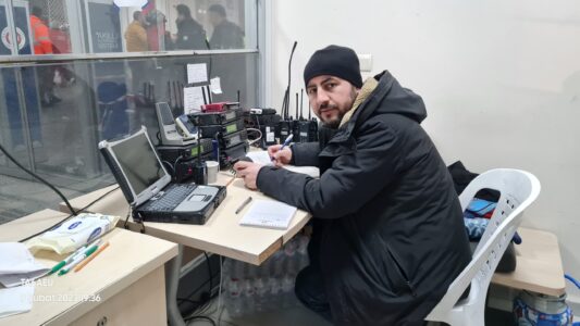 svg+xml,%3Csvg%20xmlns%3D%22http%3A%2F%2Fwww.w3 2023 Deprem Felâketindeki Çalışmalarımız (HATAY / İskenderun)