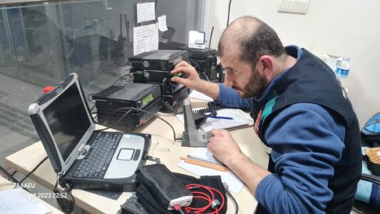 svg+xml,%3Csvg%20xmlns%3D%22http%3A%2F%2Fwww.w3 2023 Deprem Felâketindeki Çalışmalarımız (HATAY / İskenderun)