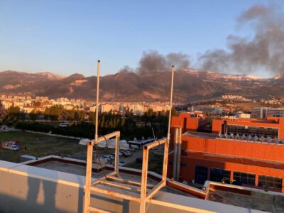 svg+xml,%3Csvg%20xmlns%3D%22http%3A%2F%2Fwww.w3 2023 Deprem Felâketindeki Çalışmalarımız (HATAY / İskenderun)