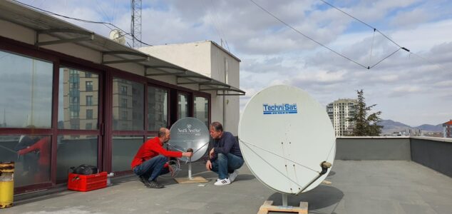 svg+xml,%3Csvg%20xmlns%3D%22http%3A%2F%2Fwww.w3 QO-100 Haberleşme uydusu seminerine katıldık