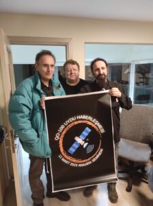 svg+xml,%3Csvg%20xmlns%3D%22http%3A%2F%2Fwww.w3 QO-100 Haberleşme uydusu seminerine katıldık