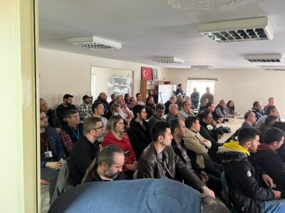 svg+xml,%3Csvg%20xmlns%3D%22http%3A%2F%2Fwww.w3 QO-100 Haberleşme uydusu seminerine katıldık