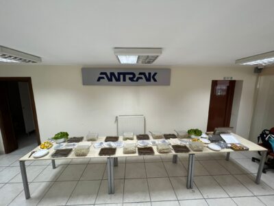 svg+xml,%3Csvg%20xmlns%3D%22http%3A%2F%2Fwww.w3 QO-100 Haberleşme uydusu seminerine katıldık