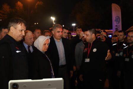 svg+xml,%3Csvg%20xmlns%3D%22http%3A%2F%2Fwww.w3 24. YILINDA 12 KASIM '99 DEPREMİ