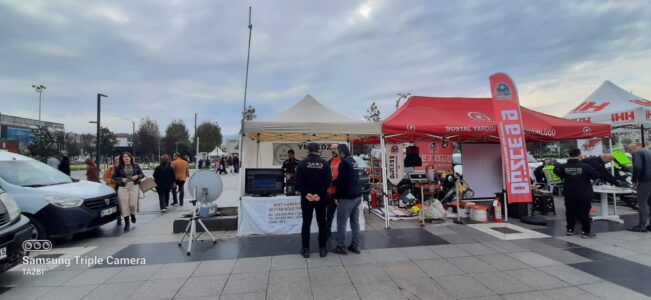 svg+xml,%3Csvg%20xmlns%3D%22http%3A%2F%2Fwww.w3 24. YILINDA 12 KASIM '99 DEPREMİ