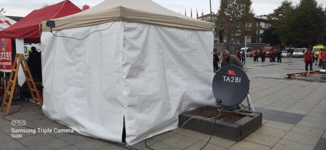 svg+xml,%3Csvg%20xmlns%3D%22http%3A%2F%2Fwww.w3 24. YILINDA 12 KASIM '99 DEPREMİ