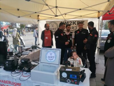 svg+xml,%3Csvg%20xmlns%3D%22http%3A%2F%2Fwww.w3 24. YILINDA 12 KASIM '99 DEPREMİ