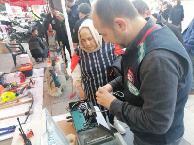 svg+xml,%3Csvg%20xmlns%3D%22http%3A%2F%2Fwww.w3 24. YILINDA 12 KASIM '99 DEPREMİ