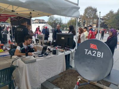 svg+xml,%3Csvg%20xmlns%3D%22http%3A%2F%2Fwww.w3 24. YILINDA 12 KASIM '99 DEPREMİ