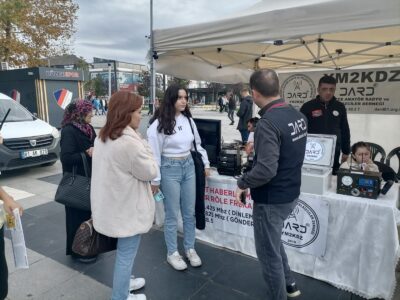 svg+xml,%3Csvg%20xmlns%3D%22http%3A%2F%2Fwww.w3 24. YILINDA 12 KASIM '99 DEPREMİ