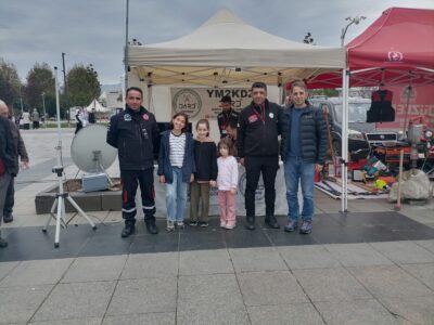 svg+xml,%3Csvg%20xmlns%3D%22http%3A%2F%2Fwww.w3 24. YILINDA 12 KASIM '99 DEPREMİ