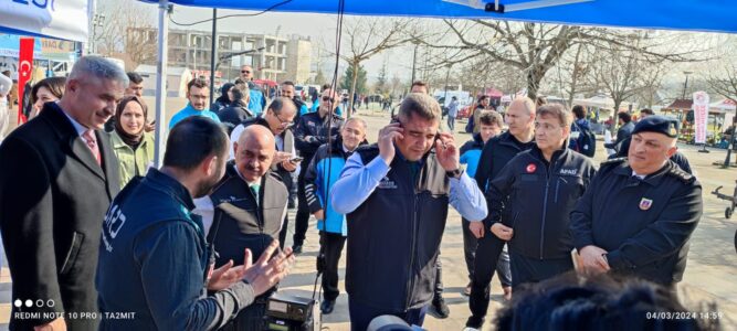 svg+xml,%3Csvg%20xmlns%3D%22http%3A%2F%2Fwww.w3 Arama Kurtarma Tanıtım Günleri Etkinliğine Katıldık