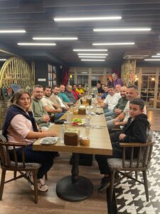 svg+xml,%3Csvg%20xmlns%3D%22http%3A%2F%2Fwww.w3 DARD81’den TRAC Karadeniz Ereğli Şubesi’ne Dostluk Ziyareti