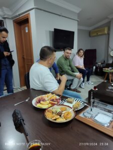 svg+xml,%3Csvg%20xmlns%3D%22http%3A%2F%2Fwww.w3 DARD81’den TRAC Karadeniz Ereğli Şubesi’ne Dostluk Ziyareti