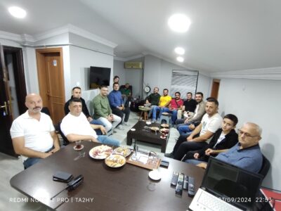 svg+xml,%3Csvg%20xmlns%3D%22http%3A%2F%2Fwww.w3 DARD81’den TRAC Karadeniz Ereğli Şubesi’ne Dostluk Ziyareti